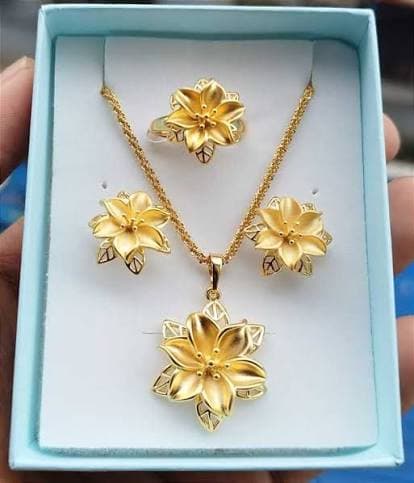 Gold ladies bracelet 2